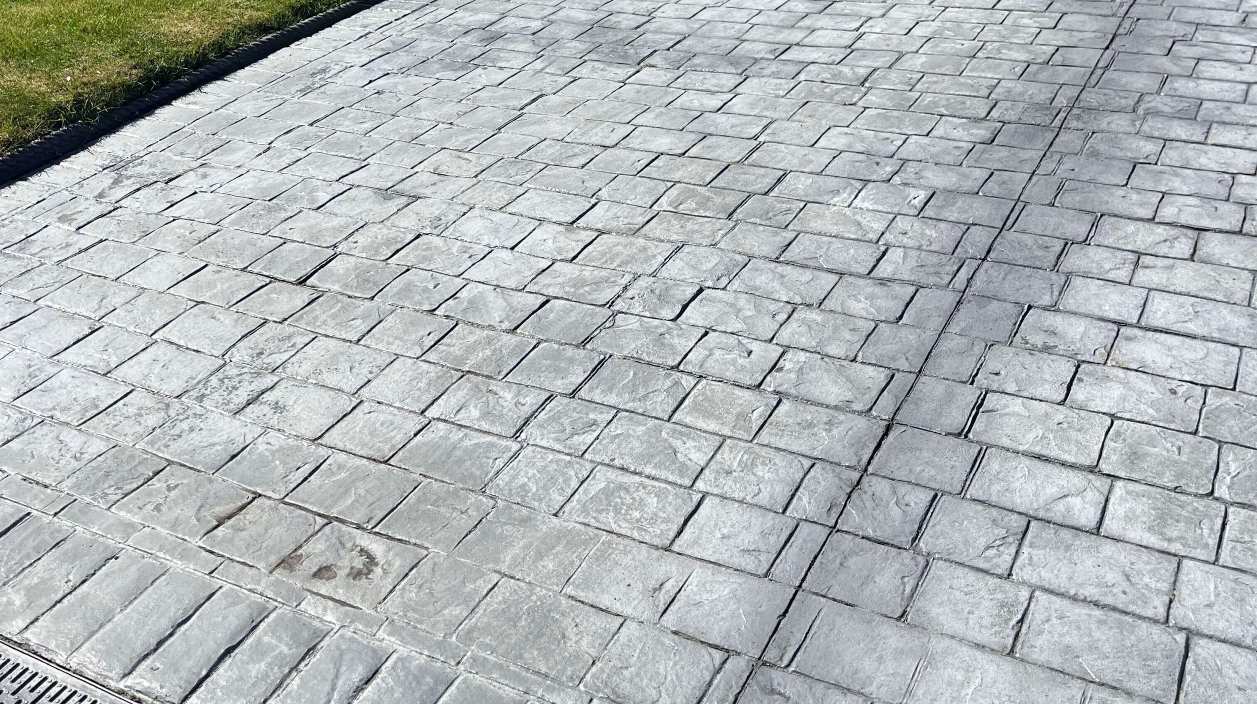 Pattern Imprinted Concrete Driveway InstallersRichmond TW9/TW10